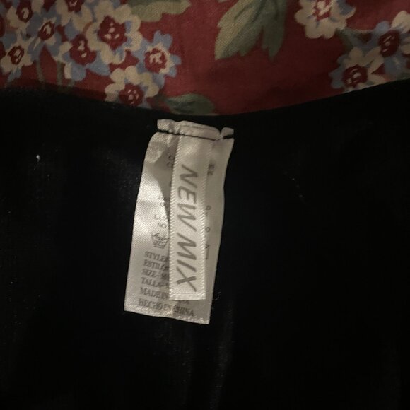 Plain Form Fitting Black Top - Picture 2 of 2